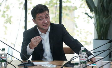 Зеленский обвинил  Киев в том, что украинцы ездят в Россию