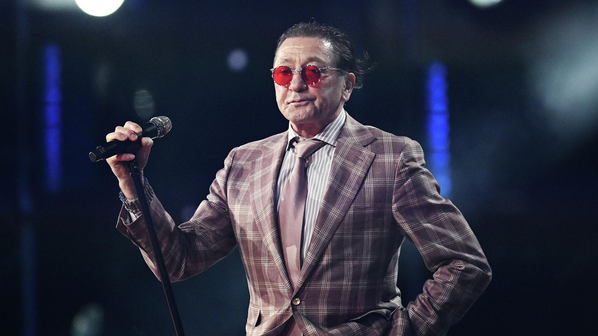 Лепс заявил о желании усыновить детей из детского дома