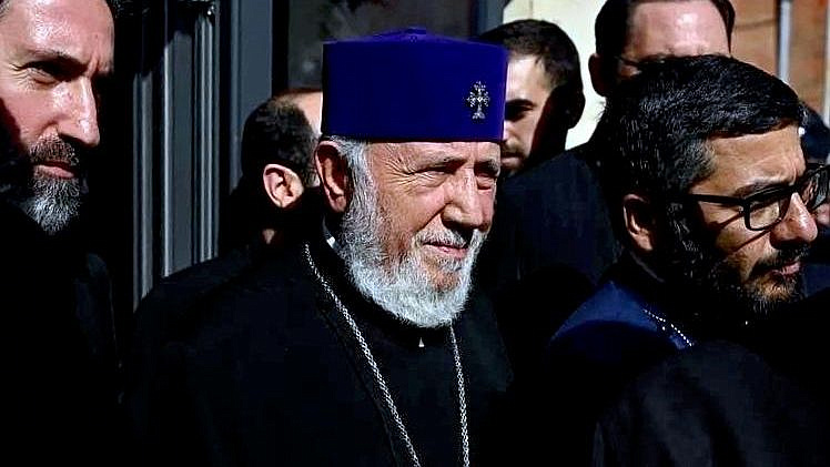 Лишенный сана епископ потребовал закрытого заседания по делу Гарегина II