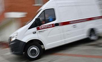 В Омске во время урагана на женщину упал балкон