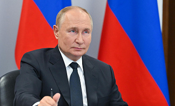 Путин осмотрел выставку конкурса технологических компаний "Знай наших"