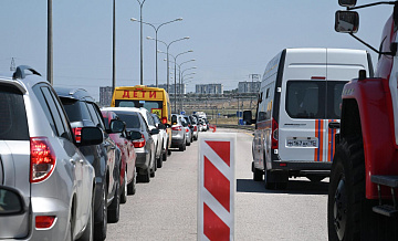 Проезд по Крымскому мосту ожидают 350 автомобилей