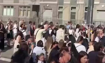 Власти Краснодара объяснили видео с "давкой" в школе