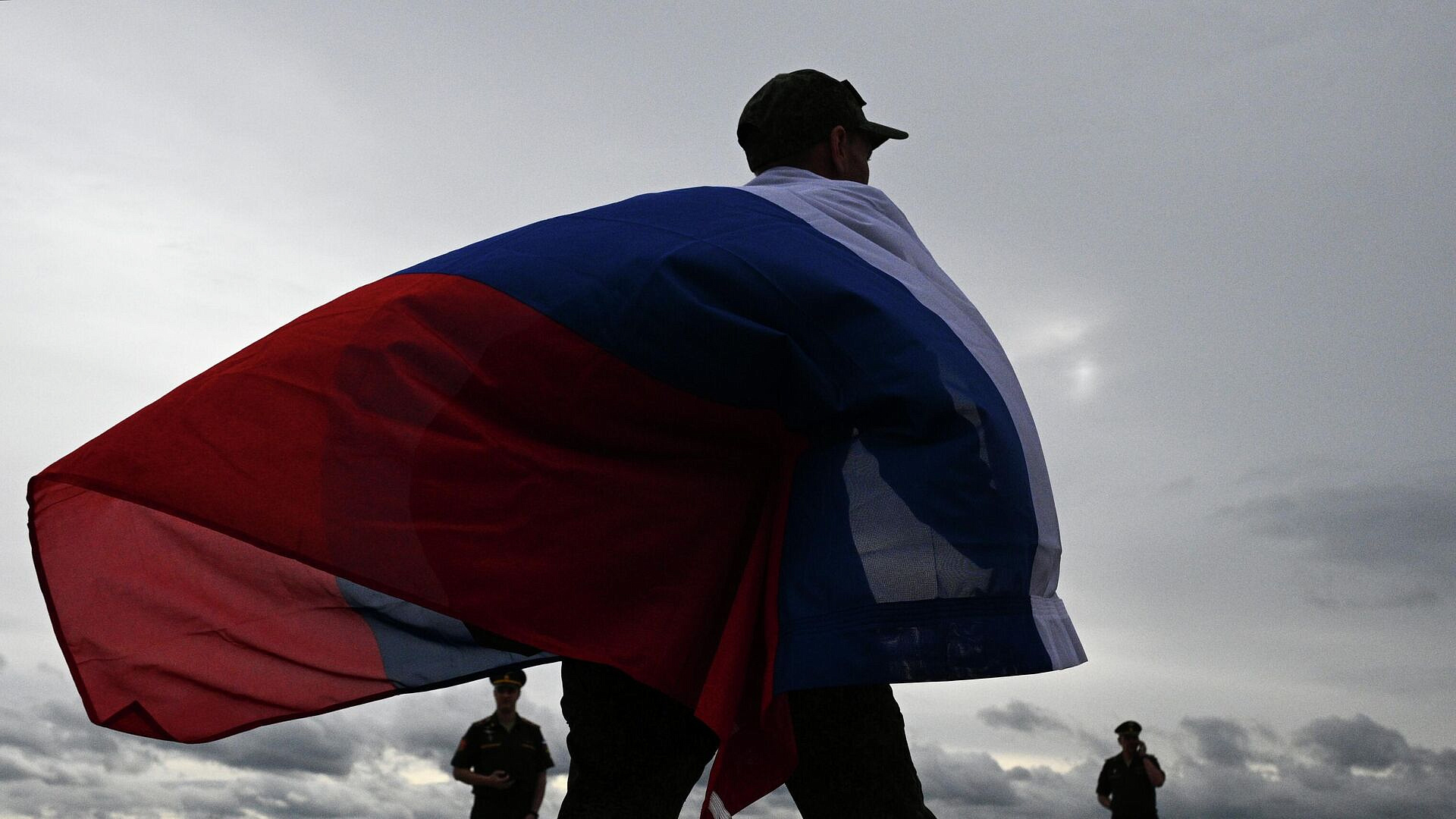 Вернувшиеся из украинского плена военнослужащие прилетели в Россию