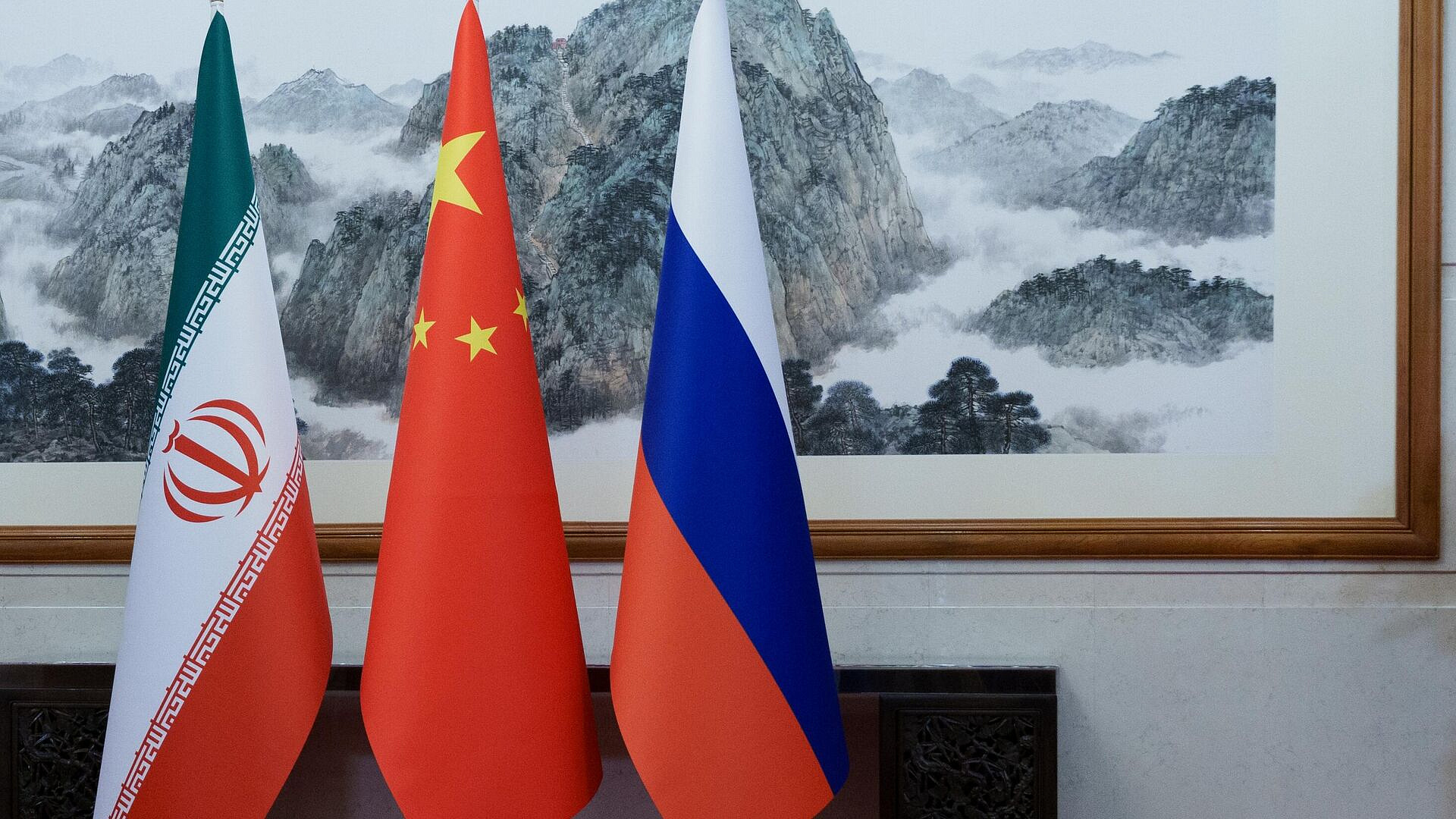 В Вене прошли консультации по иранской ядерной программе, заявил Ульянов