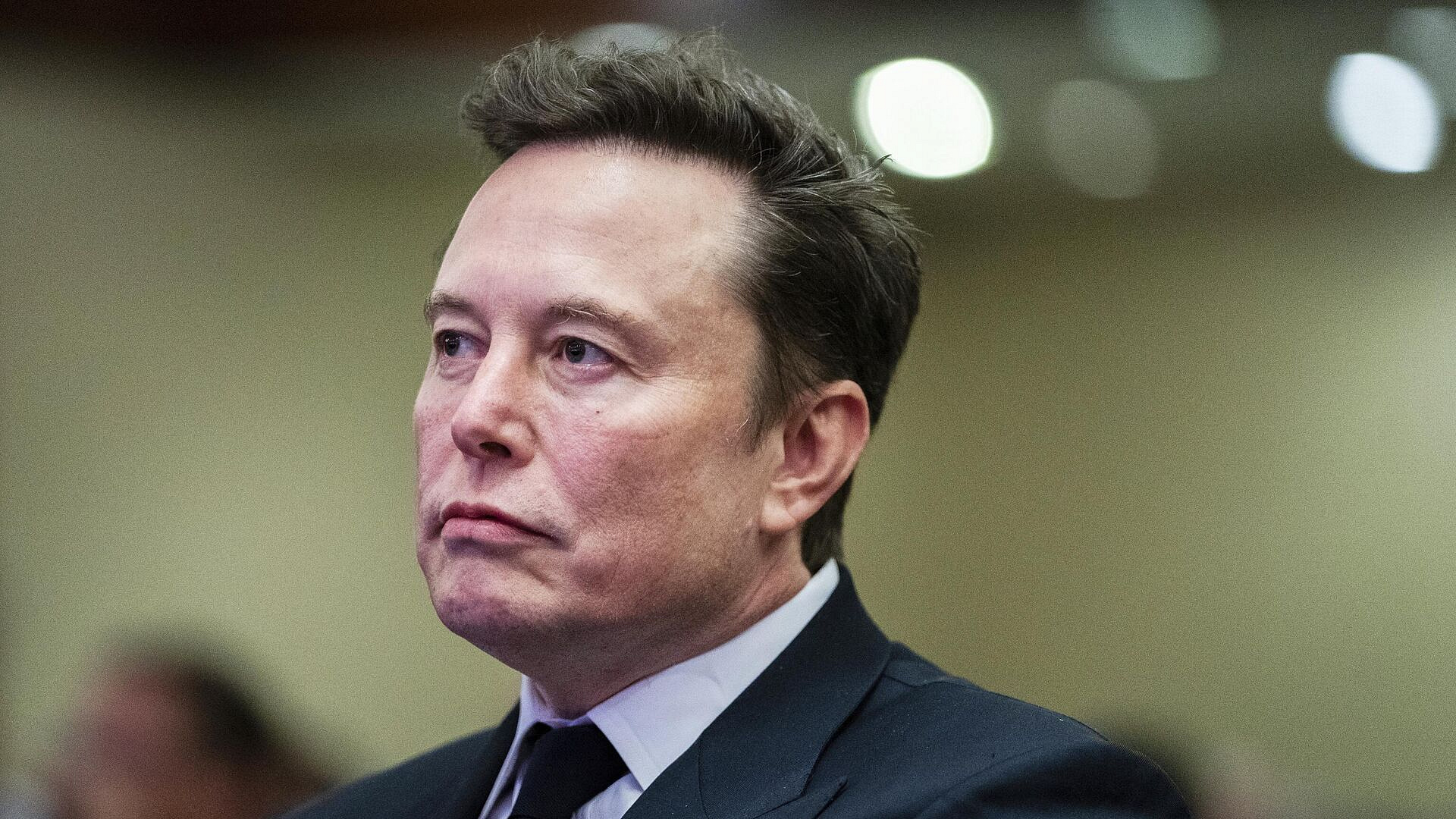 Маск заявил о решении сократить расходы на политику
