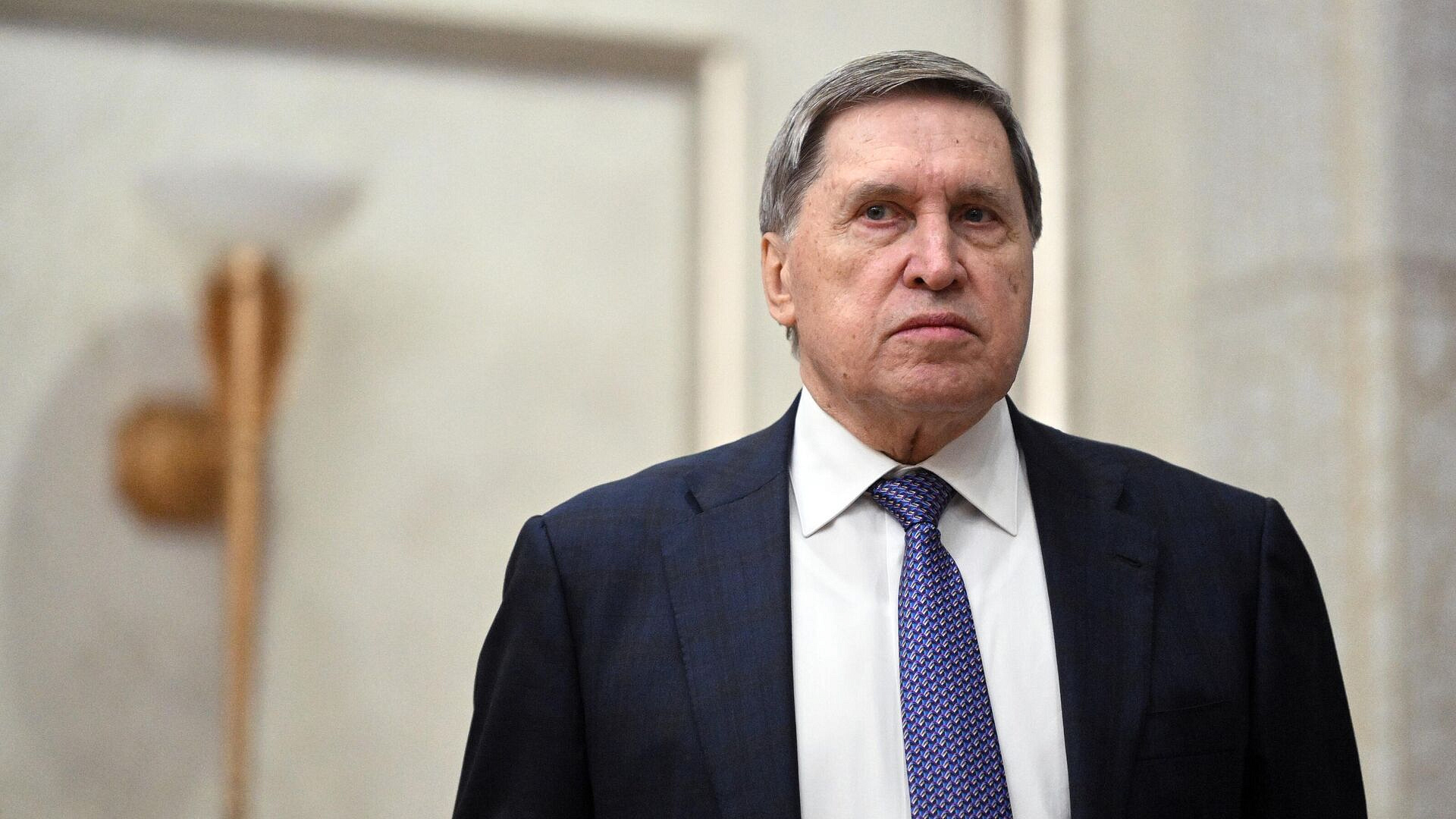 Переговоры будут стоять на месте без вывода ВСУ из Донбасса, считает Ушаков