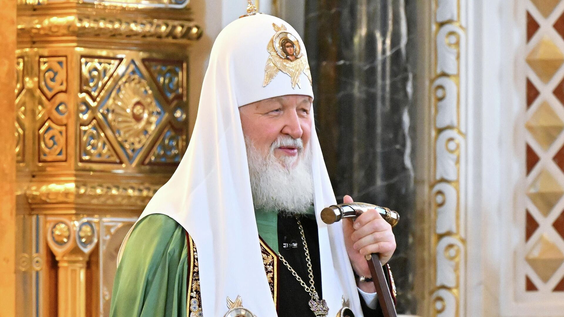 Патриарх Кирилл освятил вербы в храме Христа Спасителя