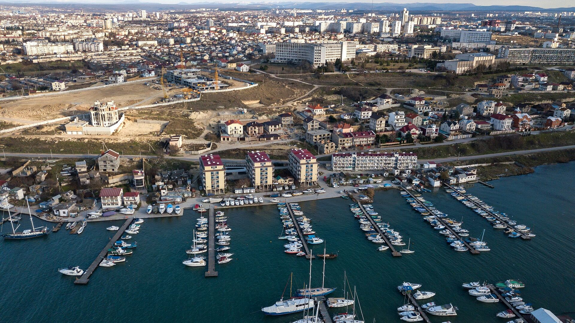 В Севастополе частично возобновили работу морского транспорта