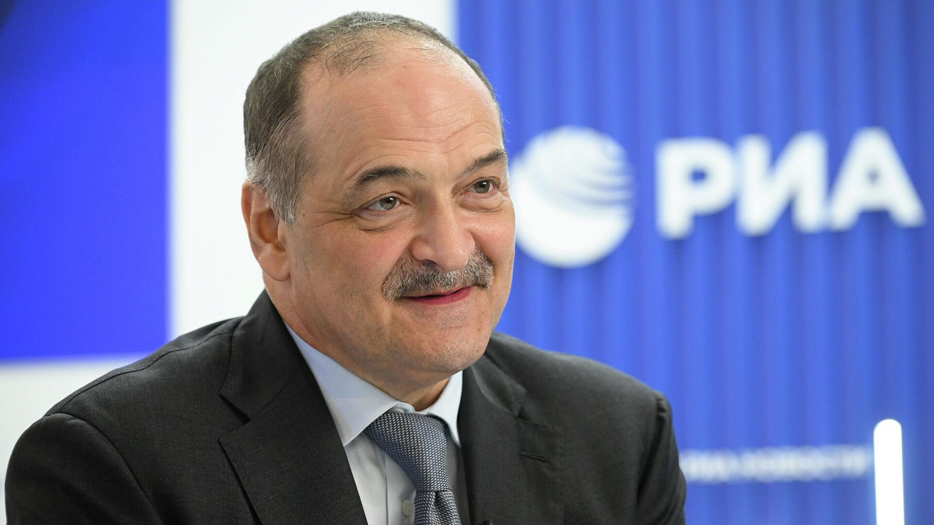 Меликов назвал посвященную ему песню глупой шуткой