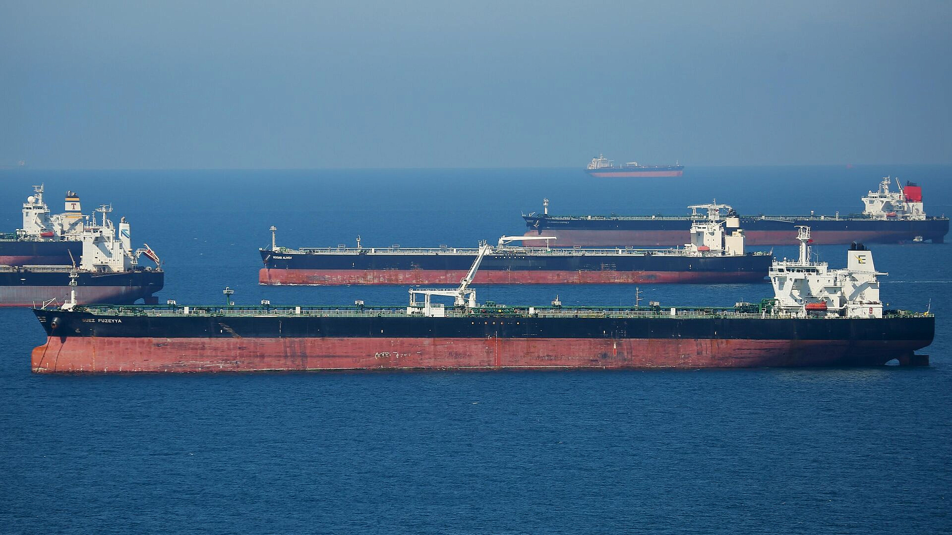 Польский порт обязали убрать из акватории российский танкер "Хатанга"