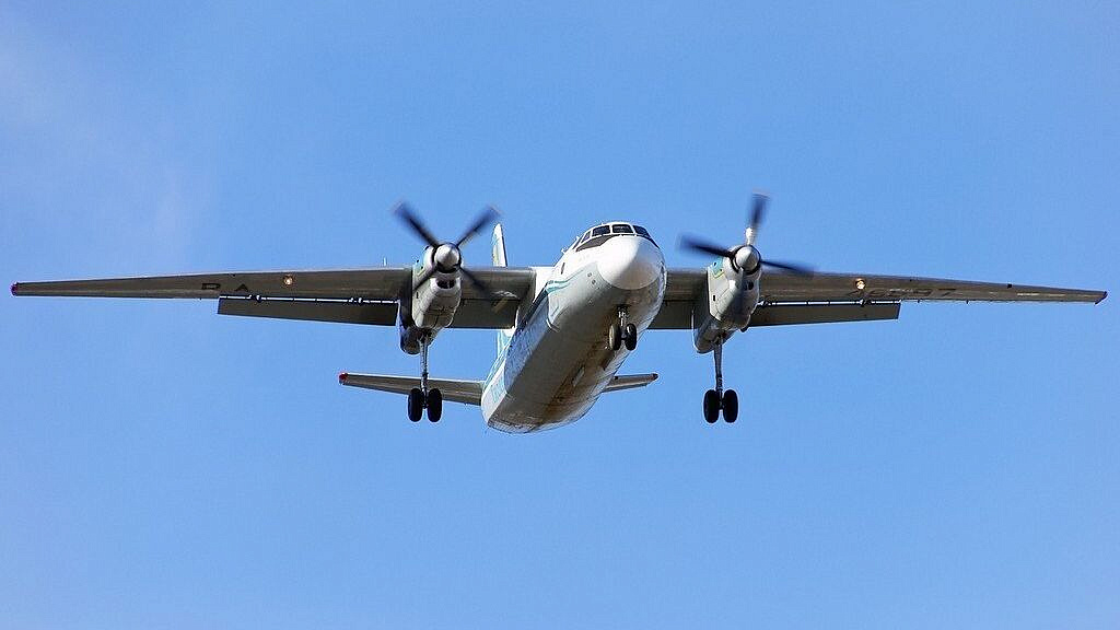 СК начал проверку после аварийной посадки Ан-24 в Якутске