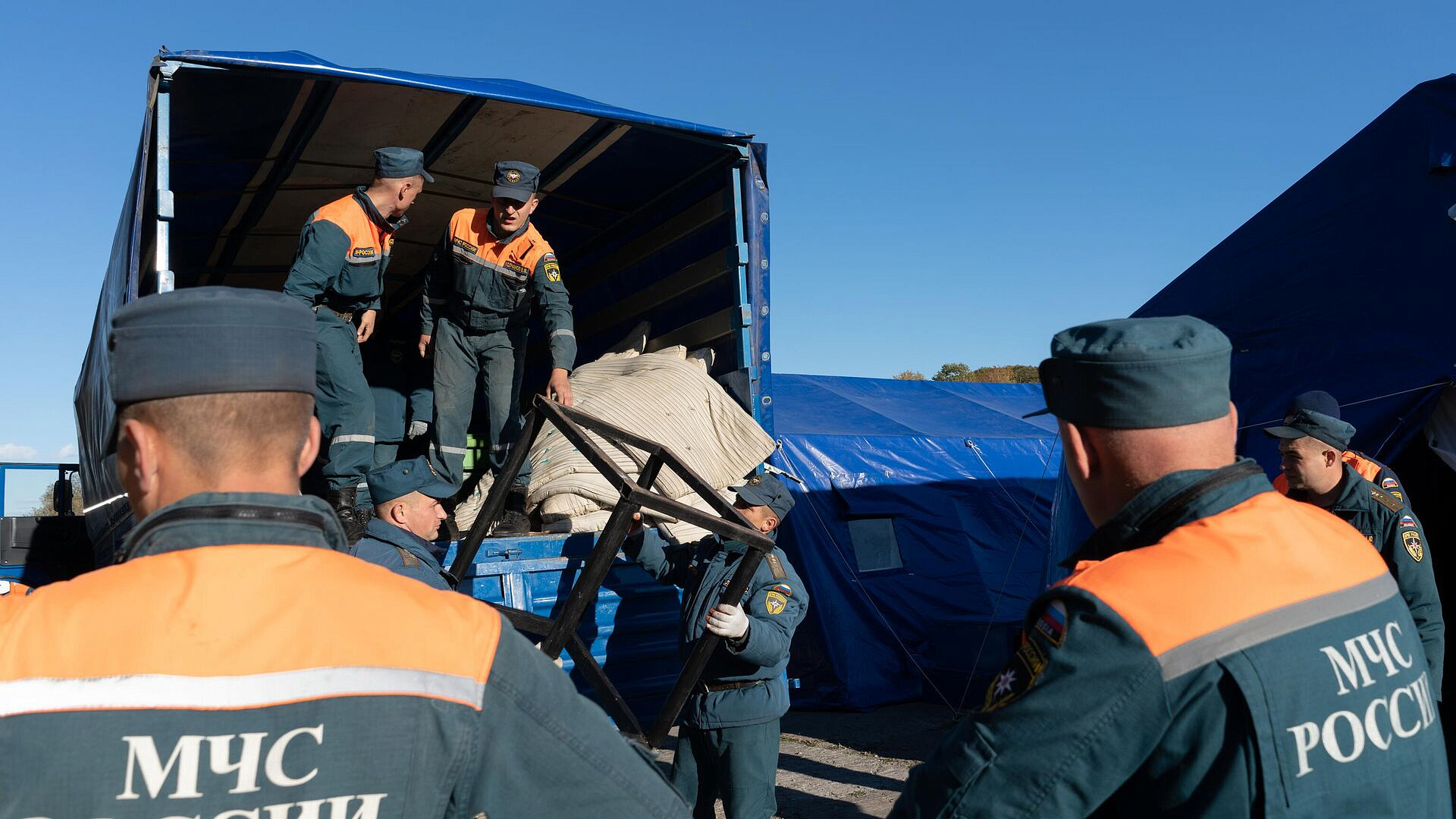 МЧС увеличивает группировку на месте частичного обрушения дома в Сызрани