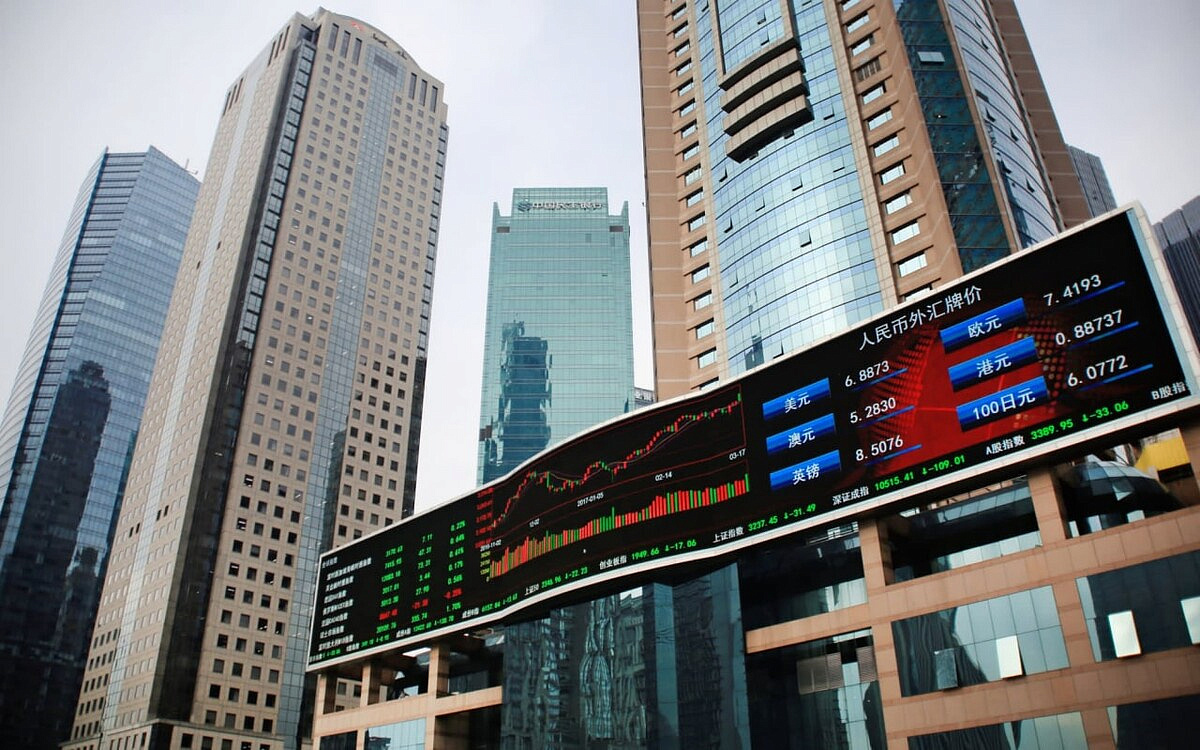 Крупным китайским инвесторам запретили продавать акции на локальной бирже