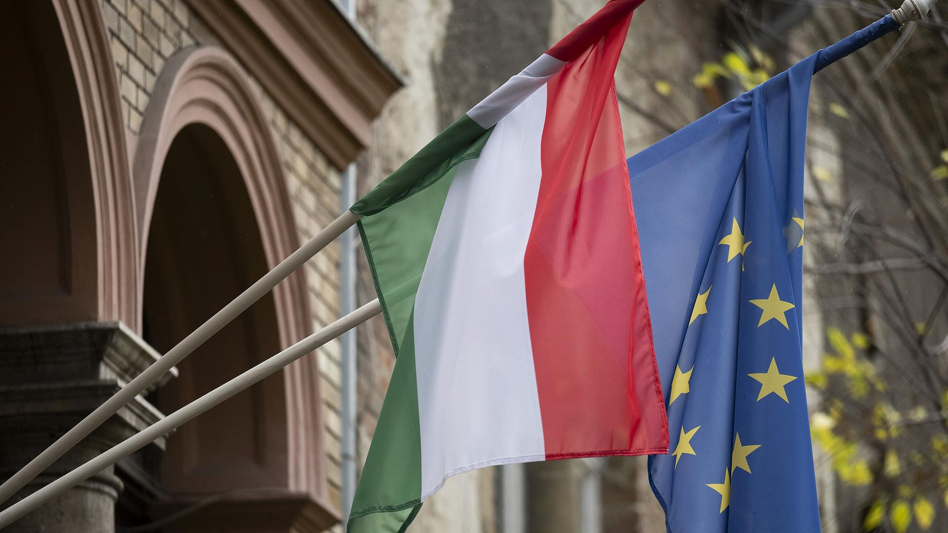 Венгрия закрыла дело о "золотом конвое" с украинскими инкассаторами