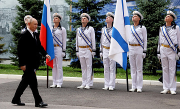 Путин отметил вклад военнослужащих ВМФ в защиту интересов России