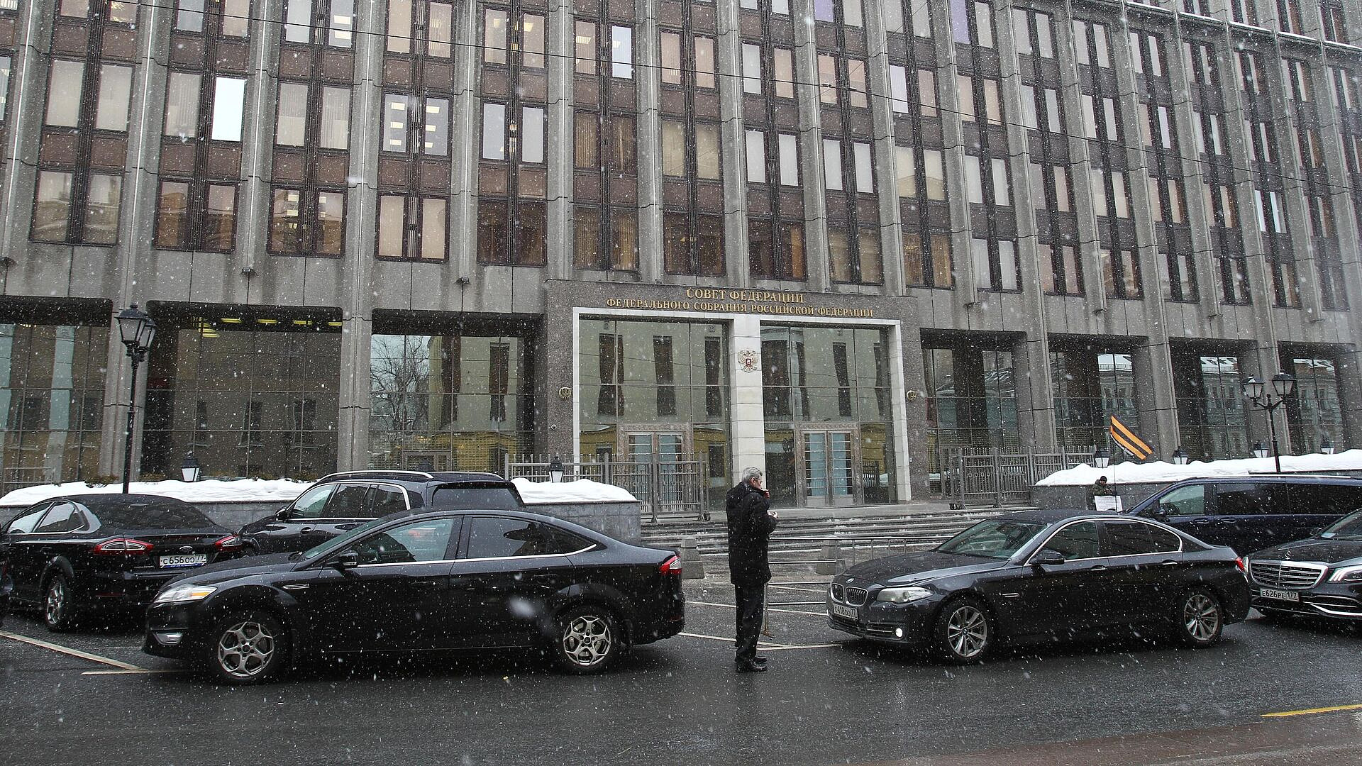 Совфед одобрил закон о выплате на жилье семьям погибших сотрудников СК