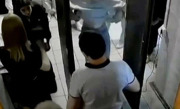 Директор школы в Воронеже уволилась после скандала с досмотром перед ЕГЭ