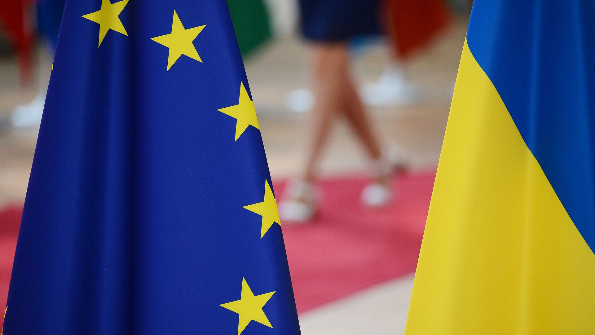 ЕС в 2025 году выделит Украине 30,6 миллиарда евро