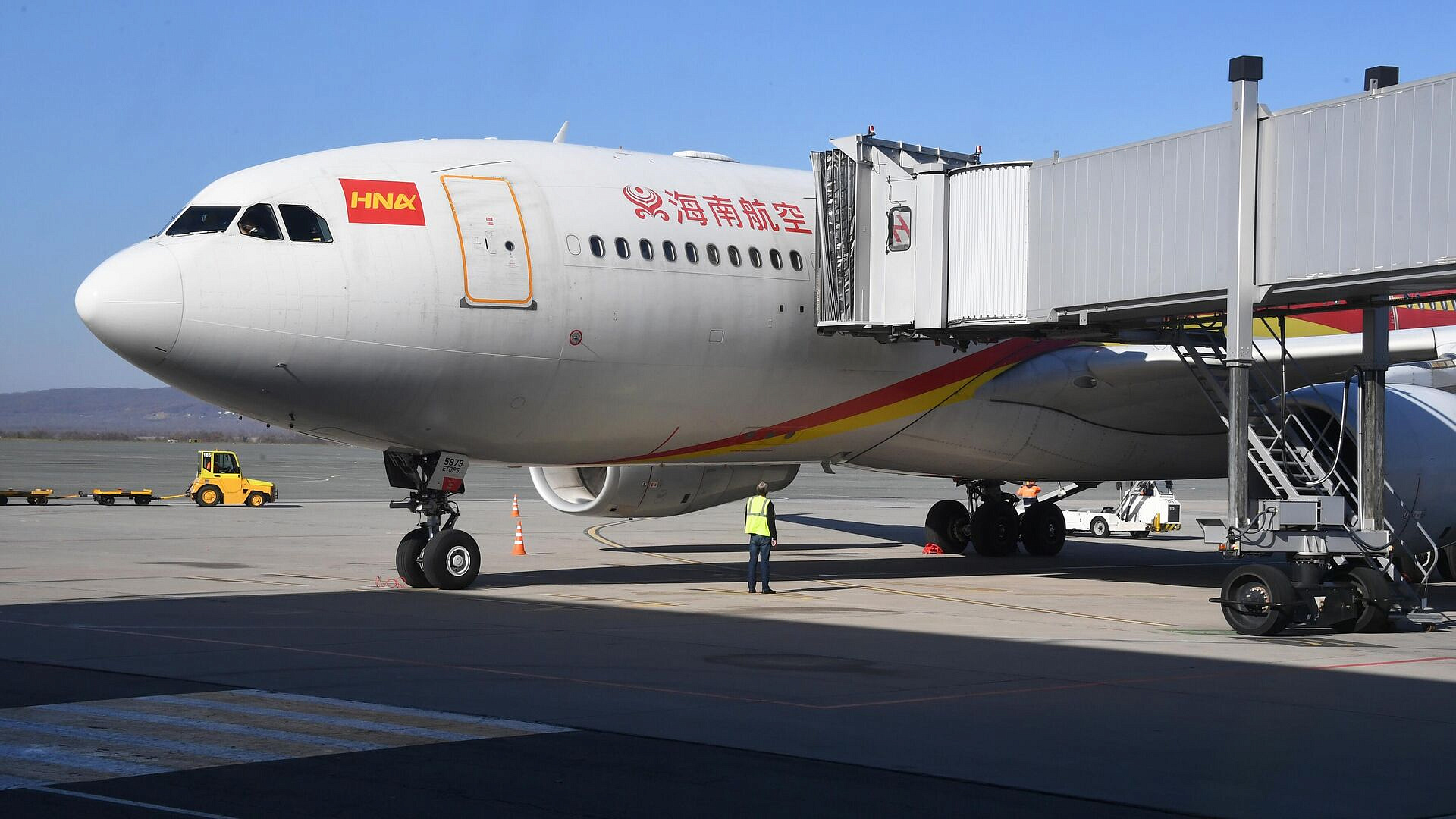 Самолет, летевший в Пекин, вернулся в Брюссель из-за неисправности