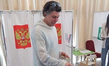 Цискаридзе проголосовал на избирательном участке в Сириусе