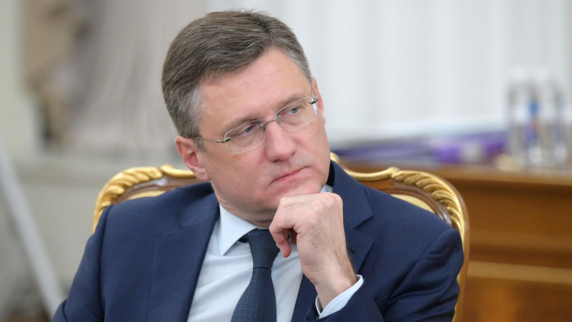 Новак поручил согласовать условия поставок топлива аграриям