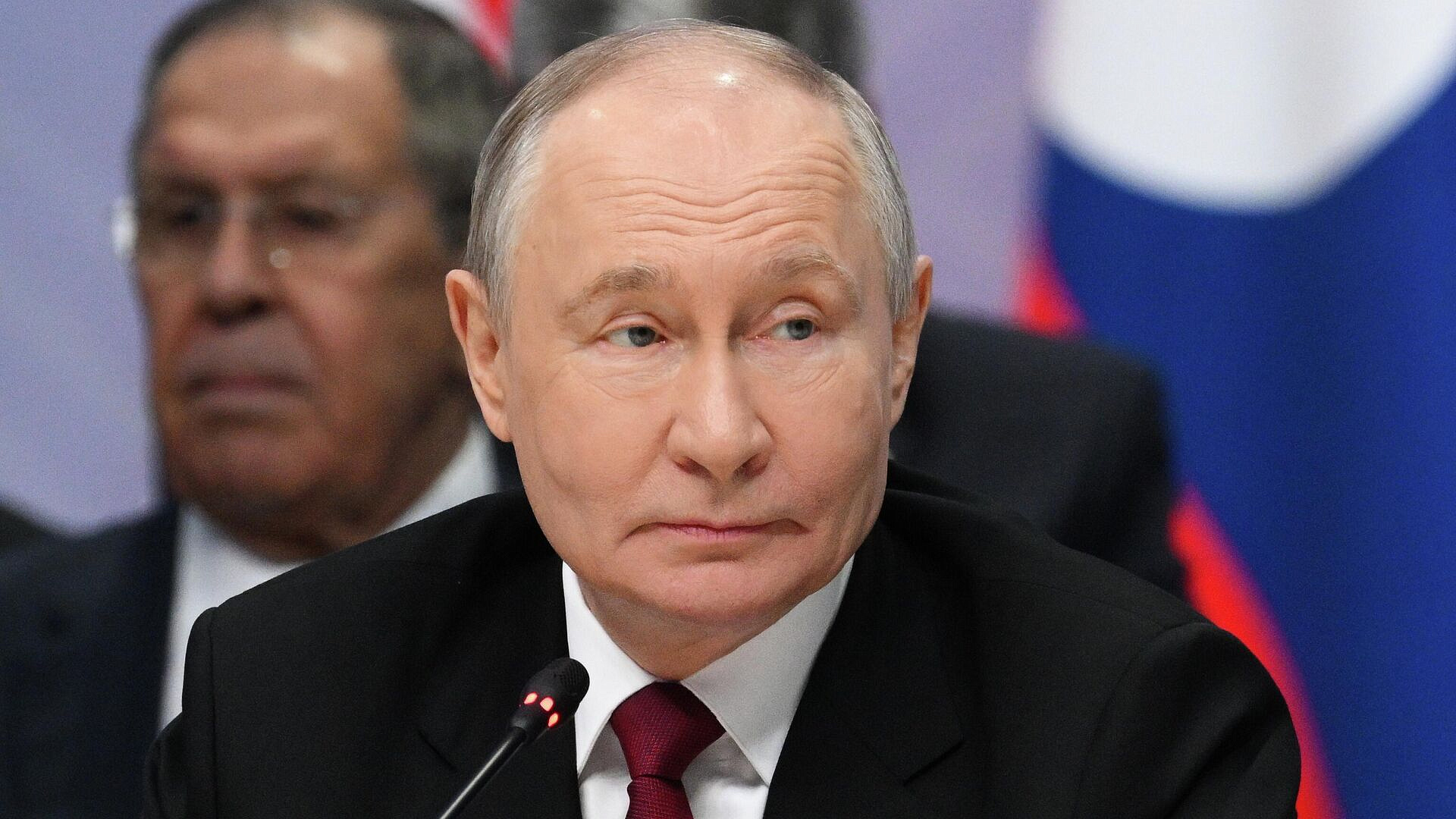 Путин провел переговоры с премьером Лаоса на саммите Россия — АСЕАН