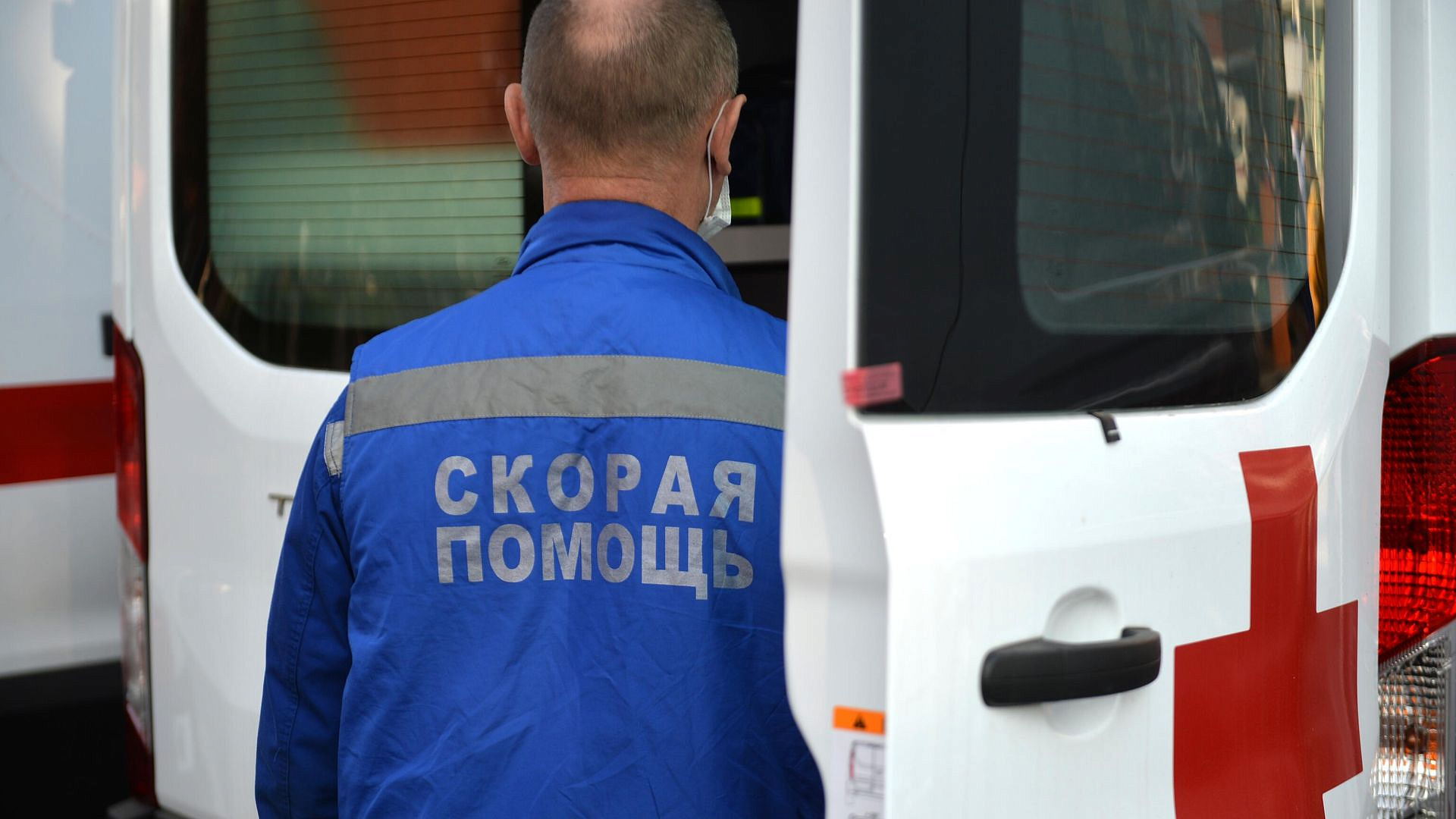 В Ульяновской области поезд столкнулся с легковушкой, два человека погибли