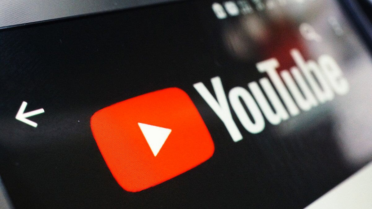 Минцифры проанализировал реакцию россиян на замедление YouTube