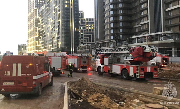 Пожар в строящемся здании в Москве локализовали