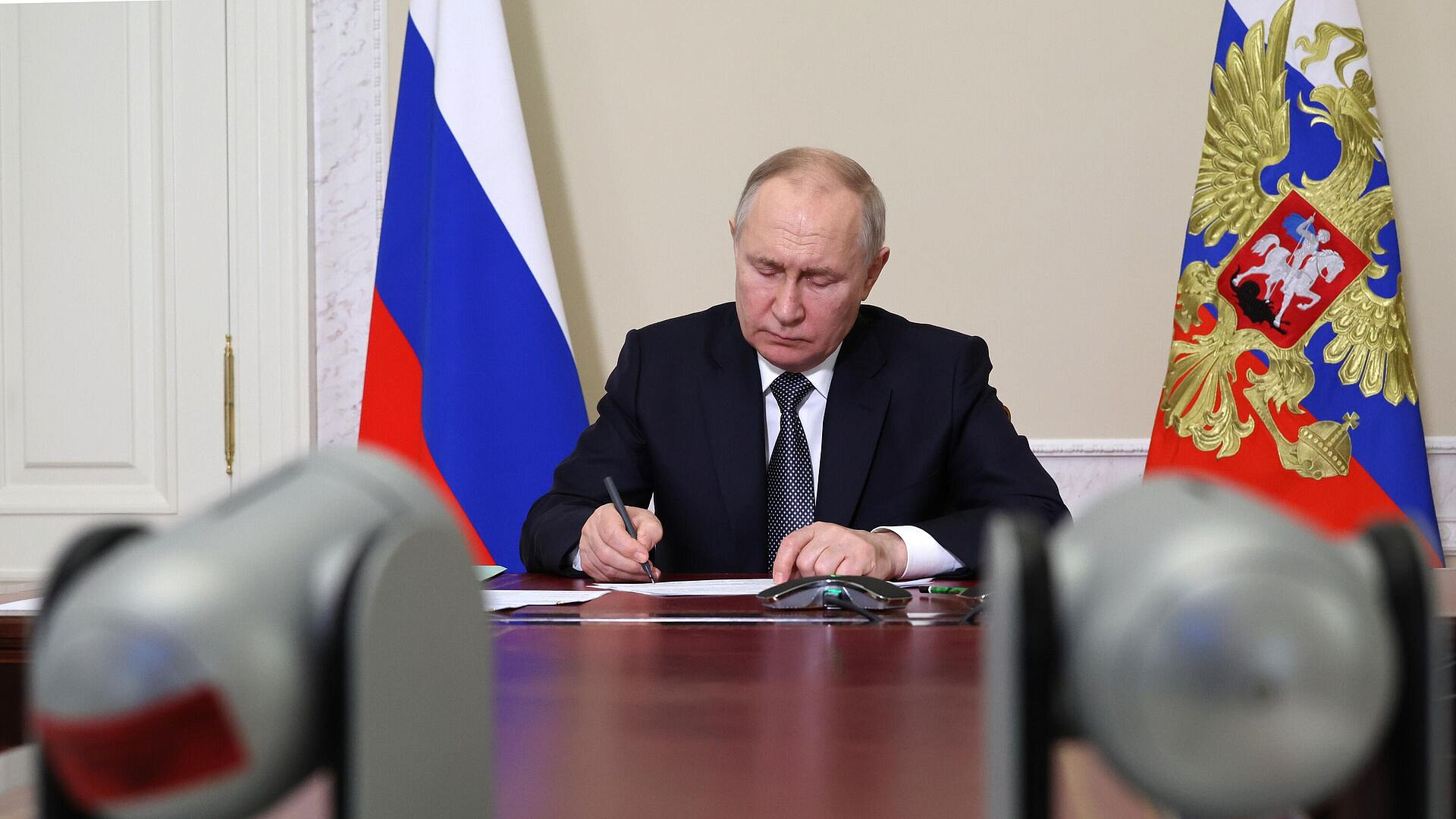 Путин присвоил 19-му полку РХБЗ звание "гвардейский"