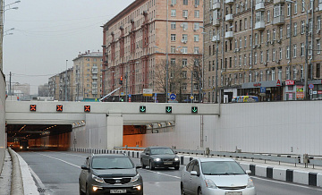 Автолюбители в Москве могут переобуваться на летнюю резину, заявил Минтранс