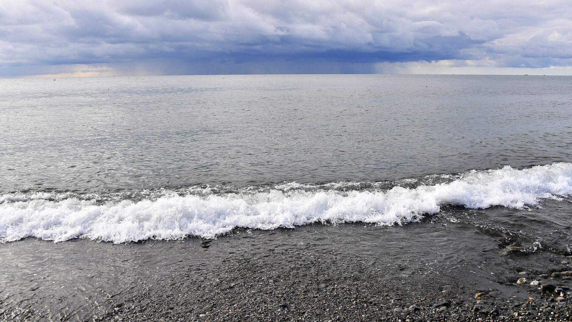 На турецком побережье Черного моря обнаружили безэкипажный катер