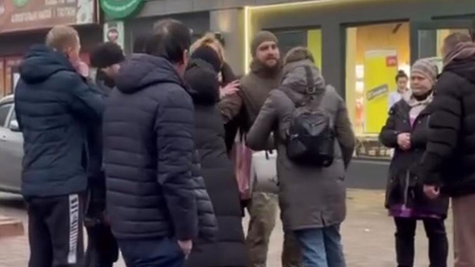 В Ирпене прохожие вырвали мужчину из рук сотрудников ТЦК