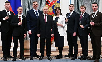 "Даже не выговорить": Путин пошутил о сложной работе ученых