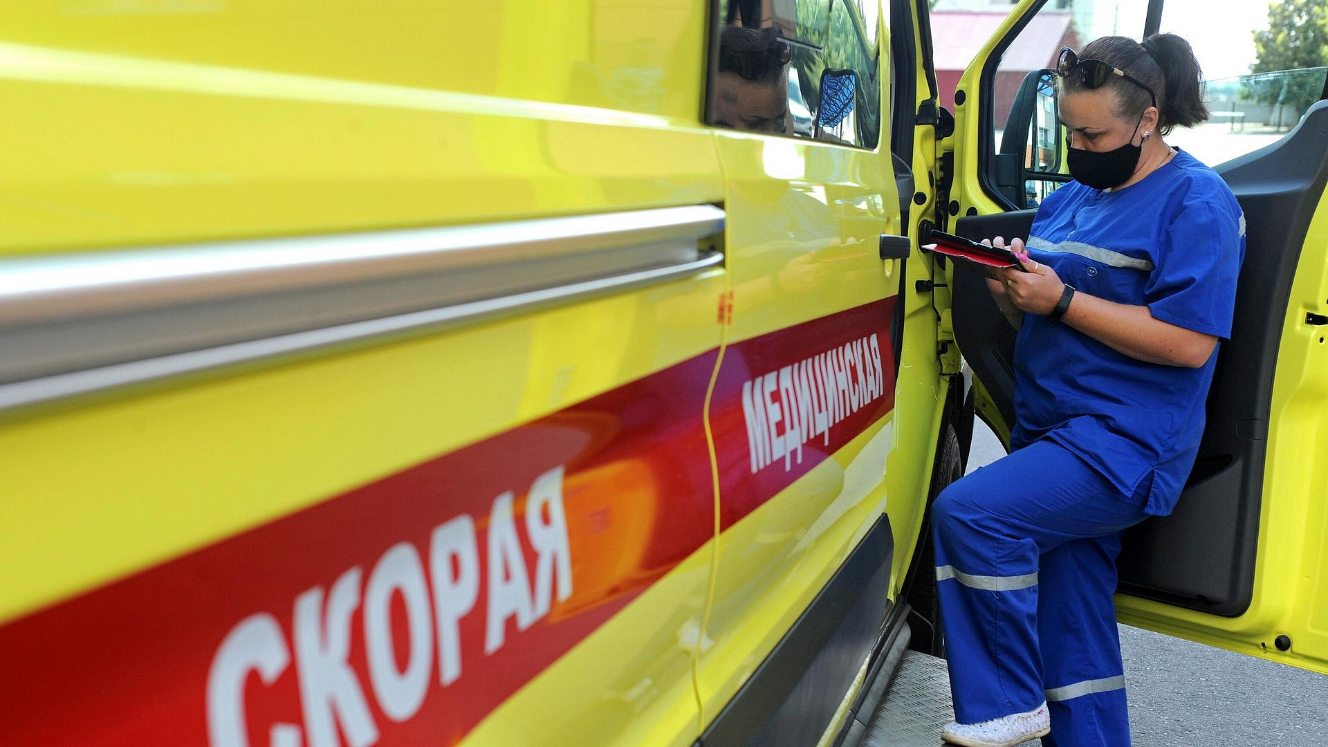 В Брянской области при атаке ВСУ на автомобиль пострадал водитель