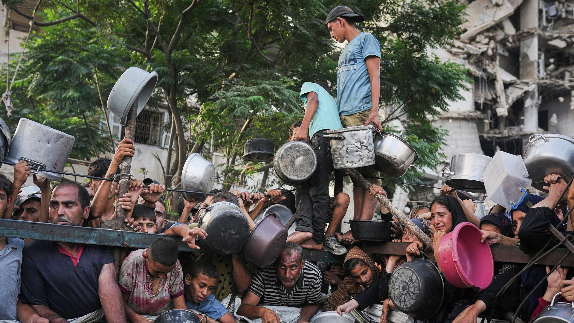 Врач рассказал о последствиях острого недоедания в Газе