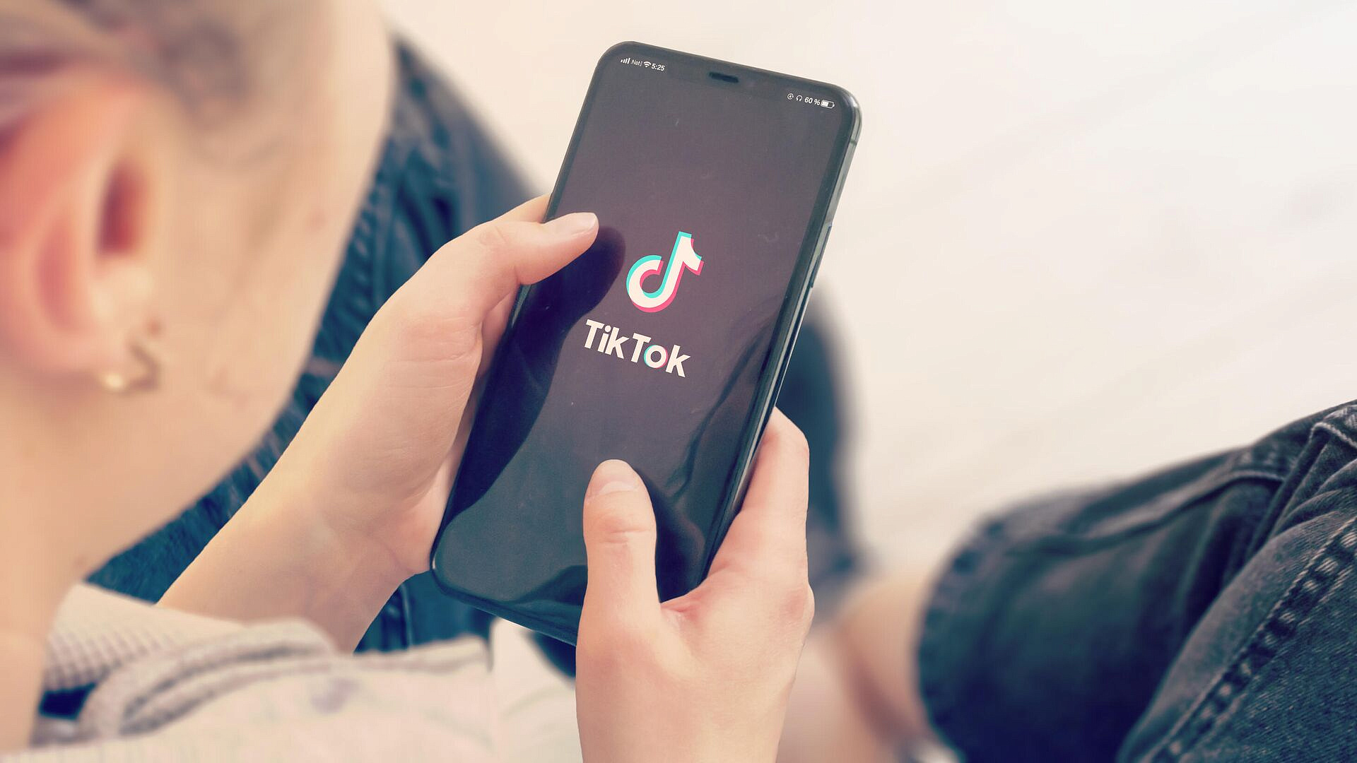 Роскомнадзор не получал обращения с просьбой заблокировать TikTok