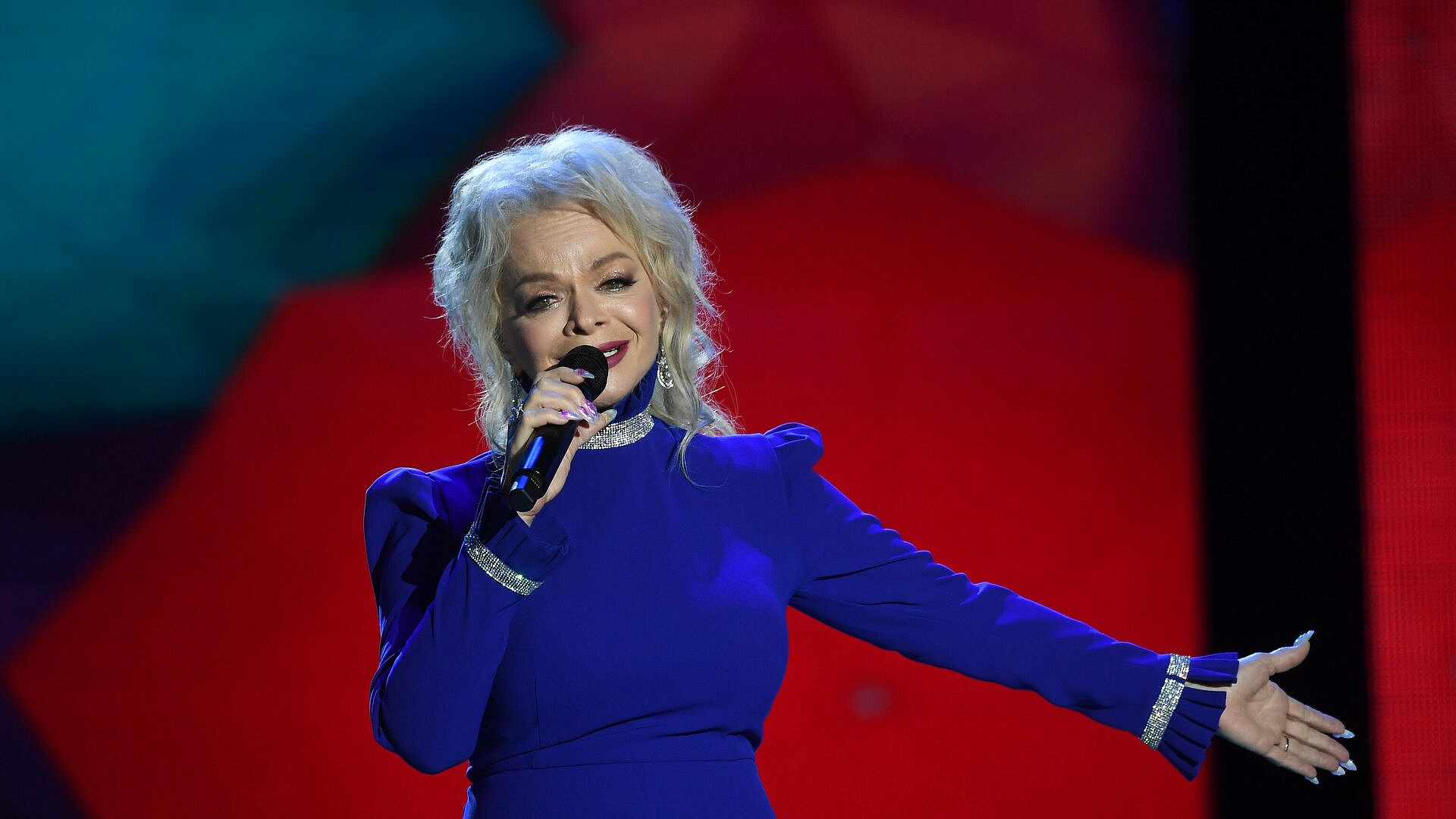 Весь зал стал одной большой "оранжереей" во время песни на концерте Долиной