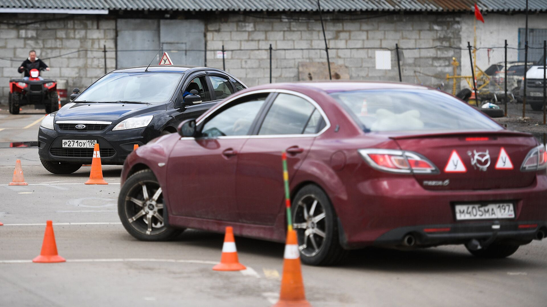 В Госдуме предложили разрешить сдавать на права экстерном