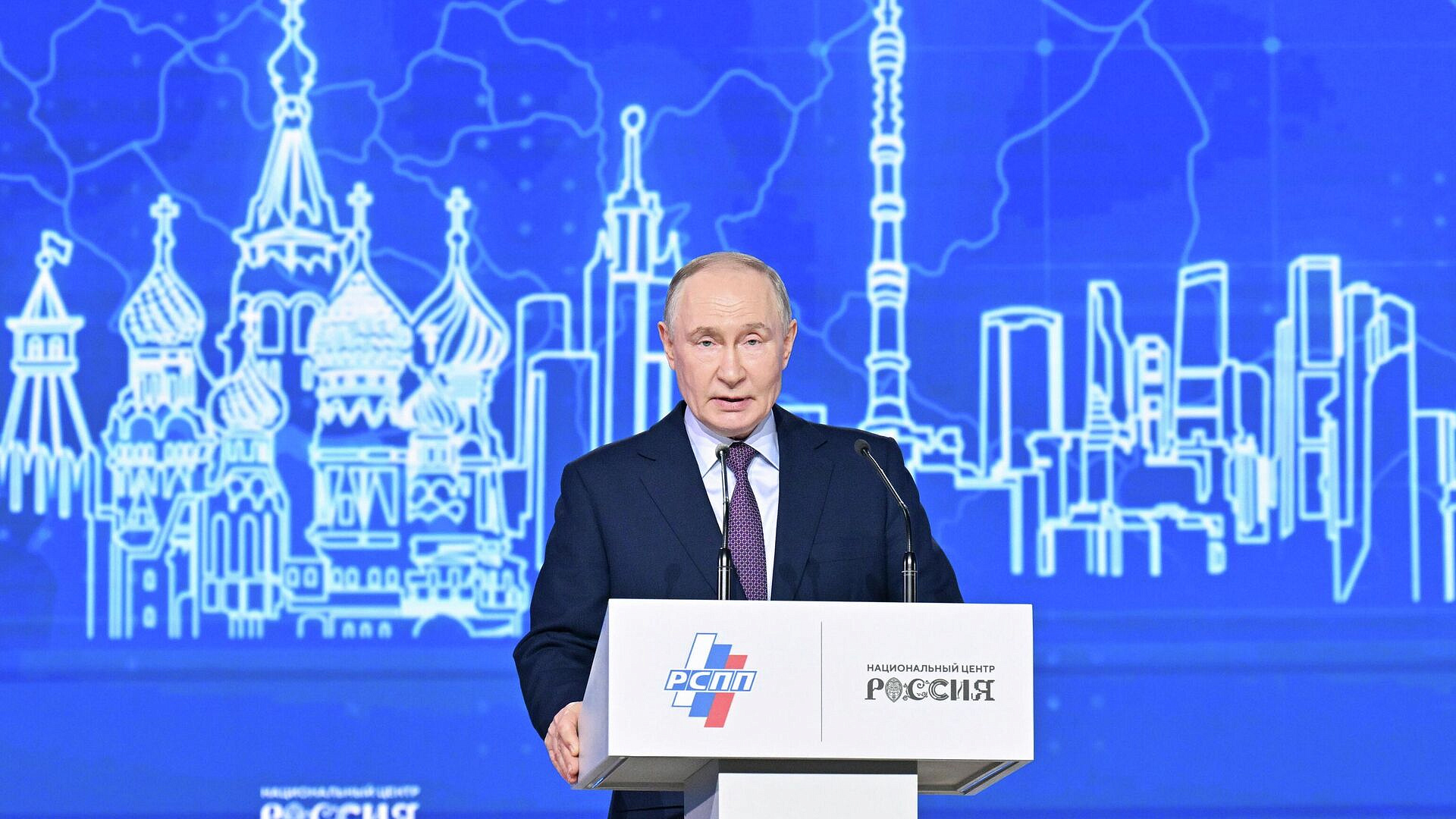 Путин поблагодарил коллективы компаний за вклад в развитие экономики