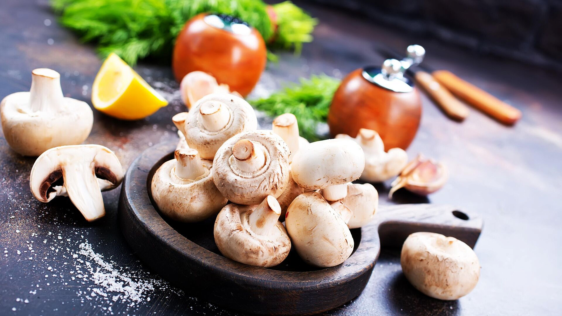 Врач рассказала, кому нельзя есть грибы