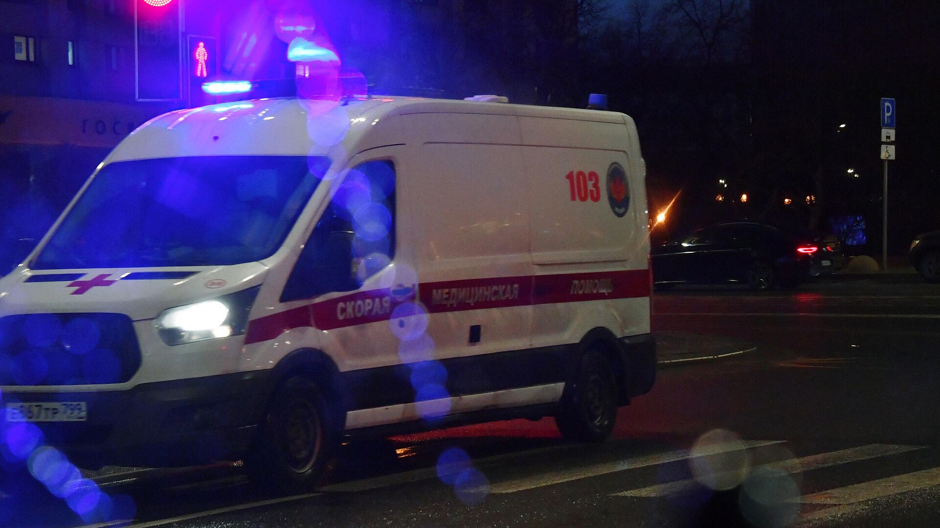В Москве три пешехода пострадали при наезде машины на остановку