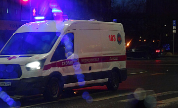 В Москве три пешехода пострадали при наезде машины на остановку