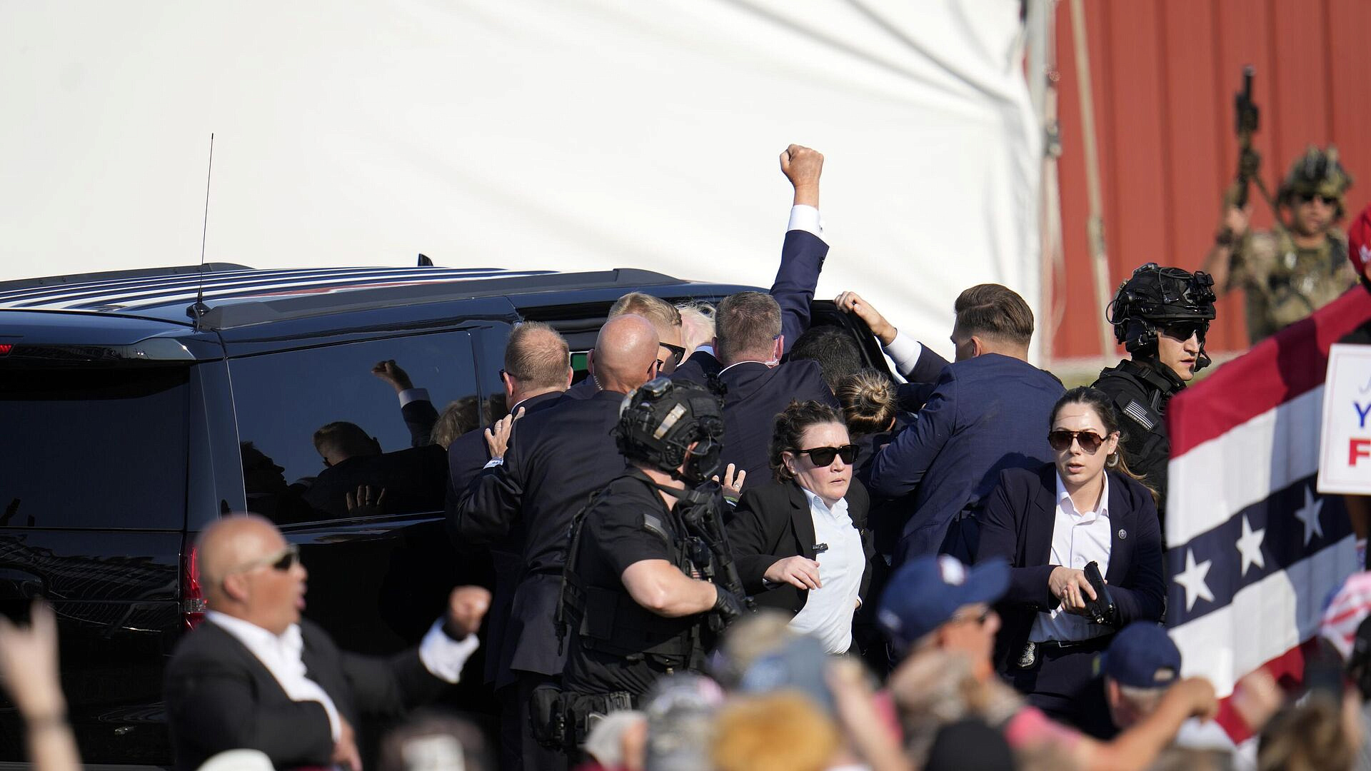 СМИ: подозреваемый в стрельбе на митинге Трампа был республиканцем
