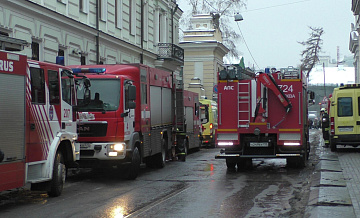 Второй пожарный поезд запросили для тушения пожара в БЦ Turas в Москве