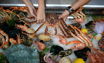 Иеромонах рассказал, когда можно есть морепродукты в пост
