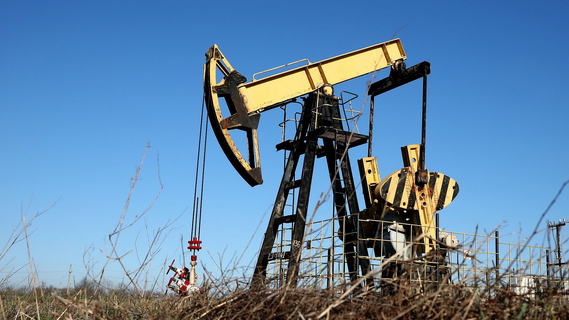 Восьмерка ОПЕК+  сохранила заморозку уровня нефтедобычи до конца I квартала