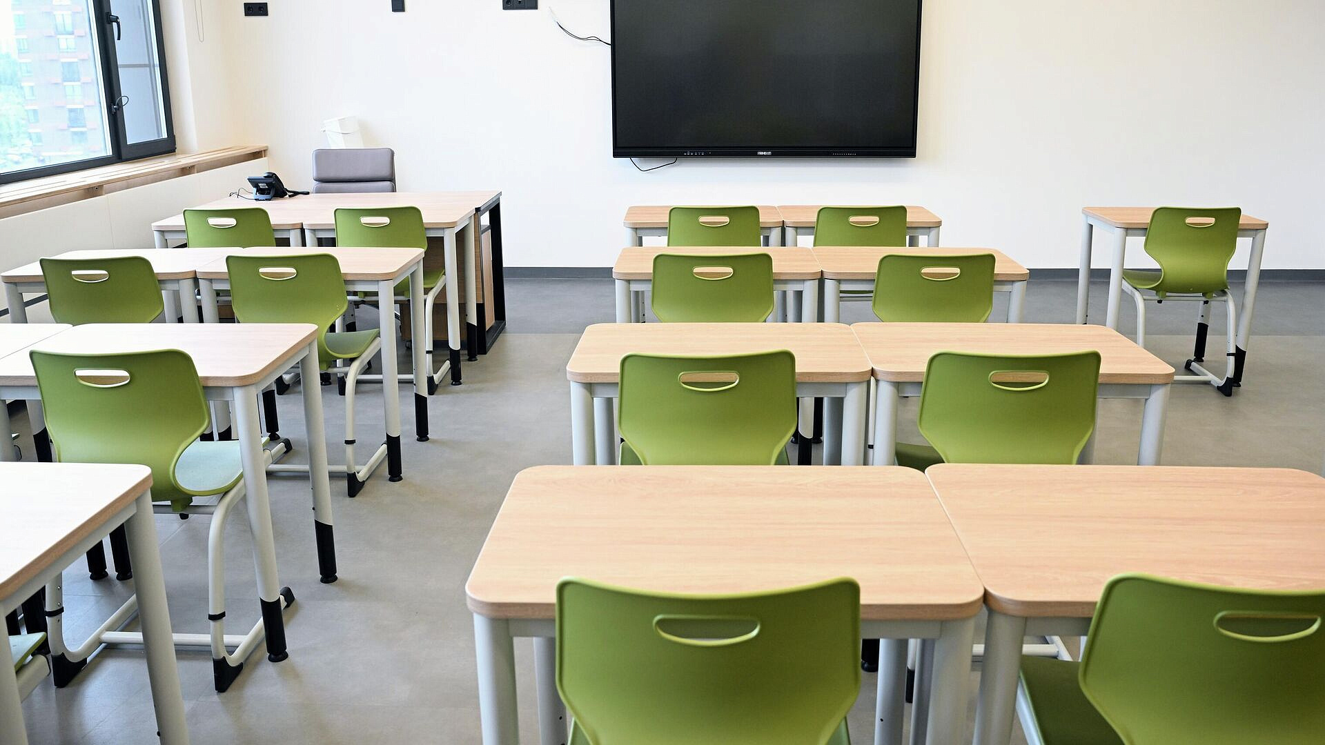 В Красноярском крае одноклассники защитили учительницу от нападения девочки