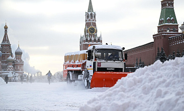 В Москве продолжают непрерывную уборку снега